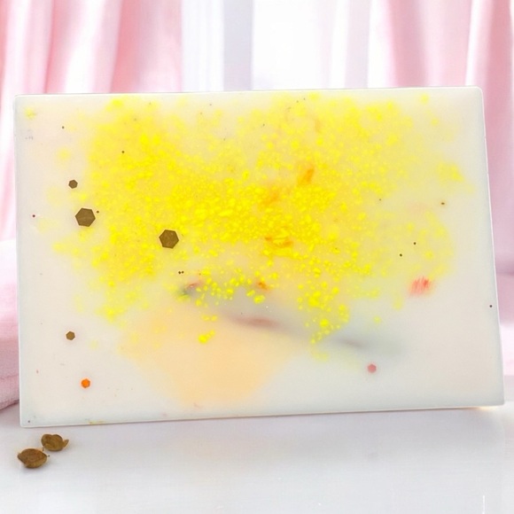 Sweet lily REAL floral HANDMADE soap goat milk & coconut oil 2x3 inch 4oz - Picture 3 of 3